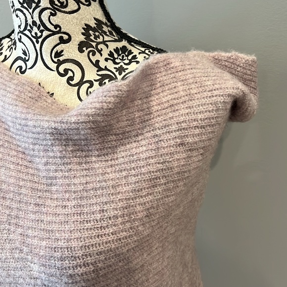 Lilac Italian sweater made by Moth - Picture 3 of 6